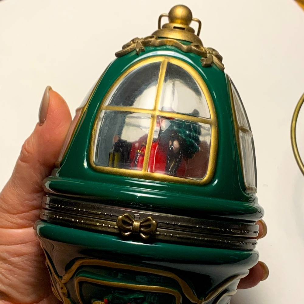 Mr. Christmas Musical Egg Animated Santa Light Christmas Tree Heirloom Gift